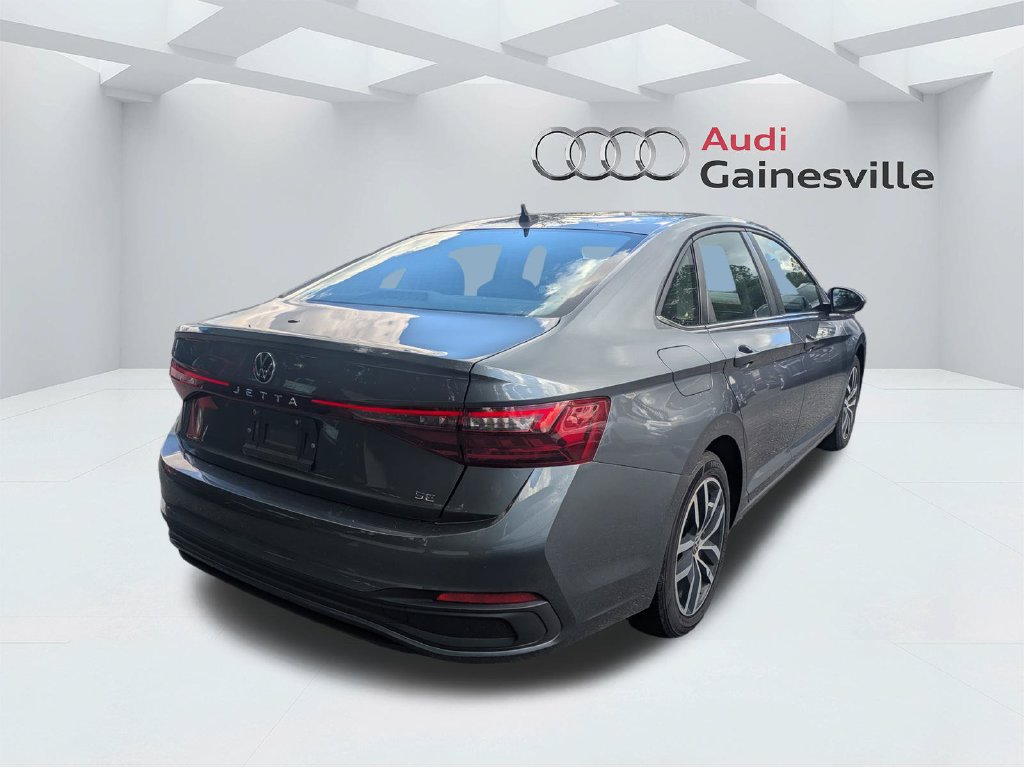 Used 2025 Volkswagen Jetta SE FWD image 4