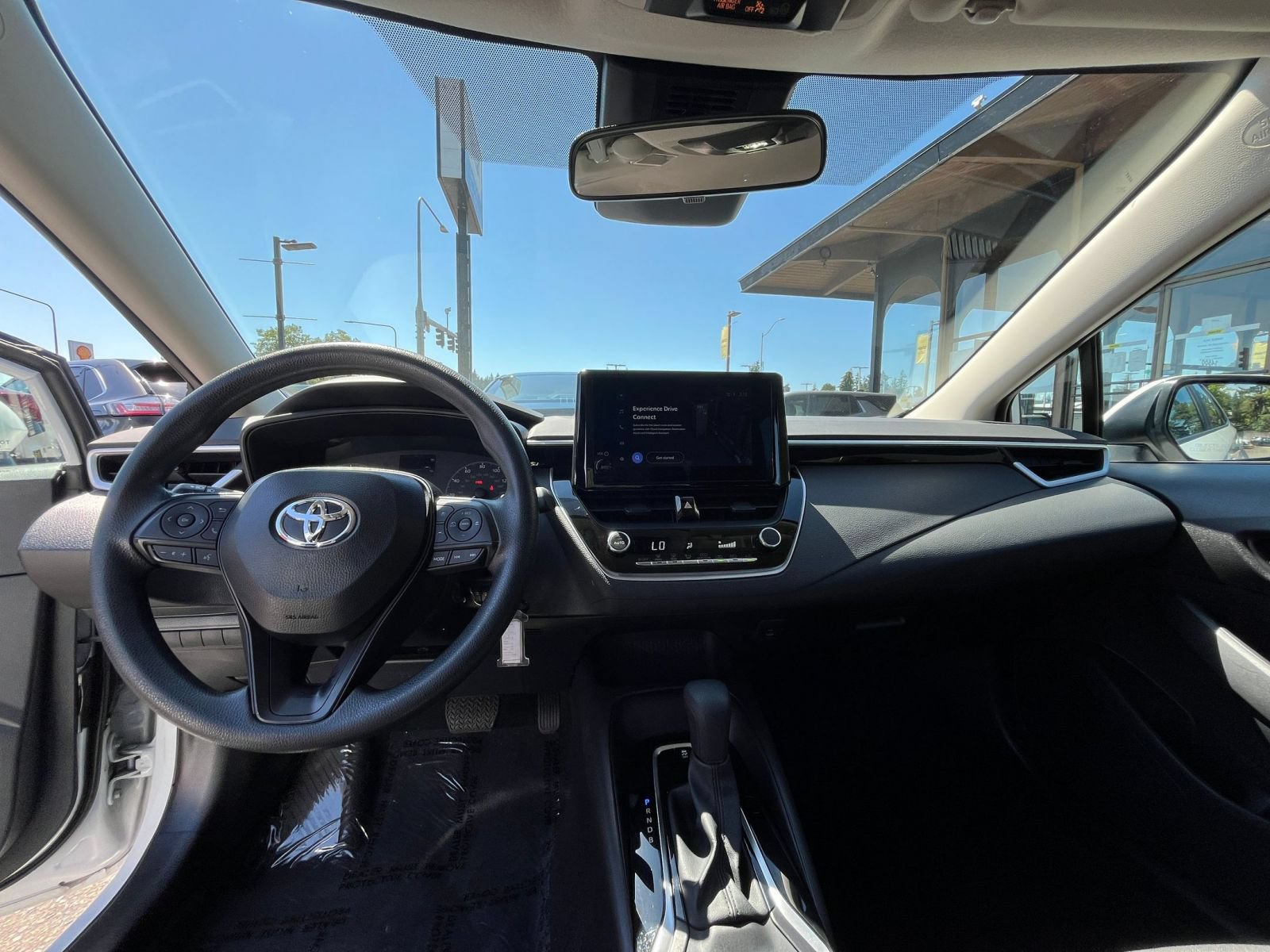 Used 2025 Toyota Corolla LE FWD image 33