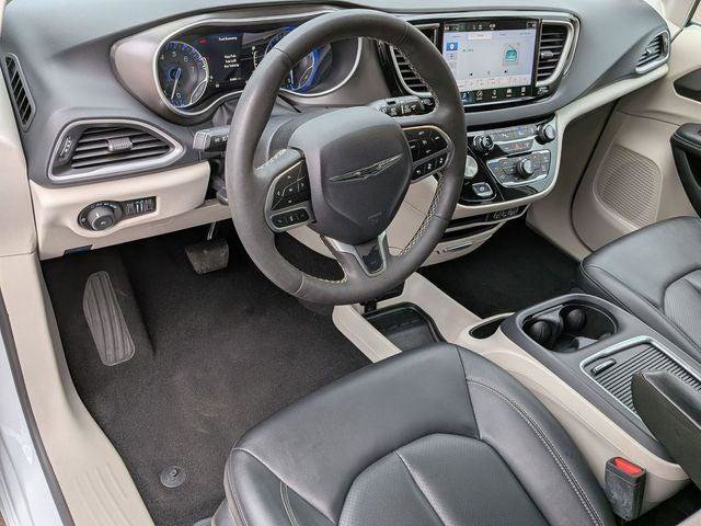 Certified 2024 Chrysler Pacifica Touring-L image 12