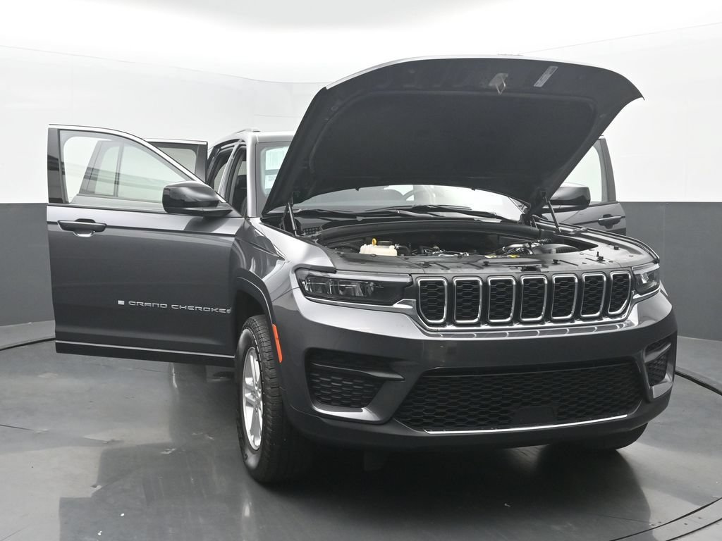 Used 2022 Jeep Grand Cherokee Laredo w/ Luxury Tech Group I AWD/4WD image 51