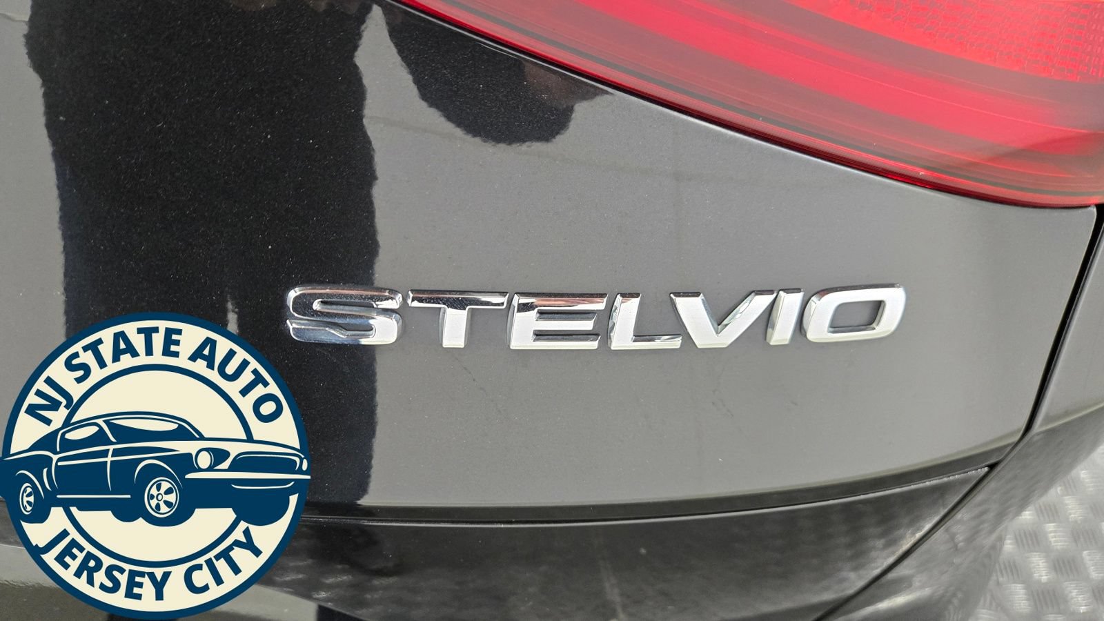 Used 2018 Alfa Romeo Stelvio Ti AWD/4WD image 35