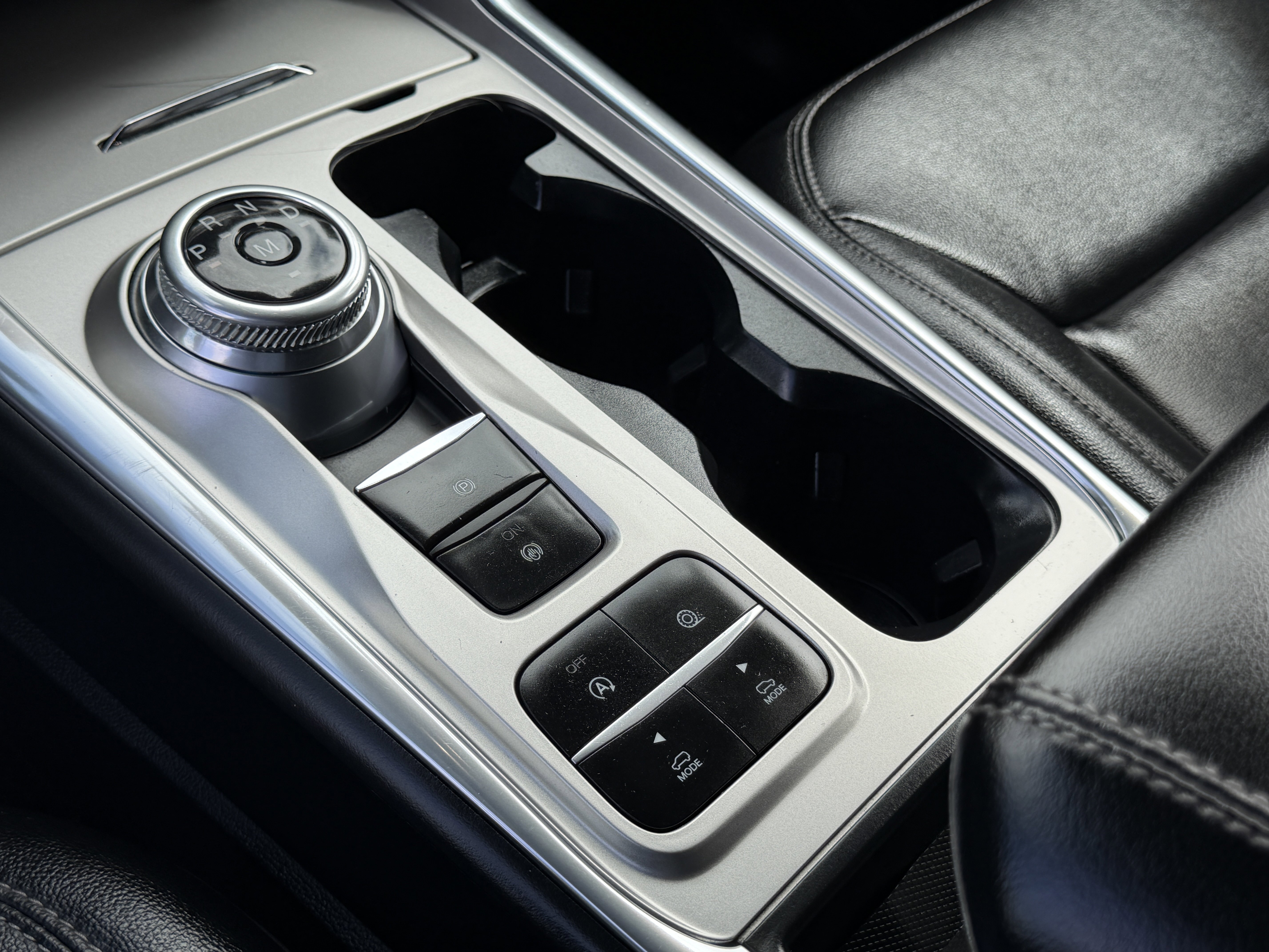 Used 2020 Ford Explorer XLT w/ Equipment Group 202A RWD image 25