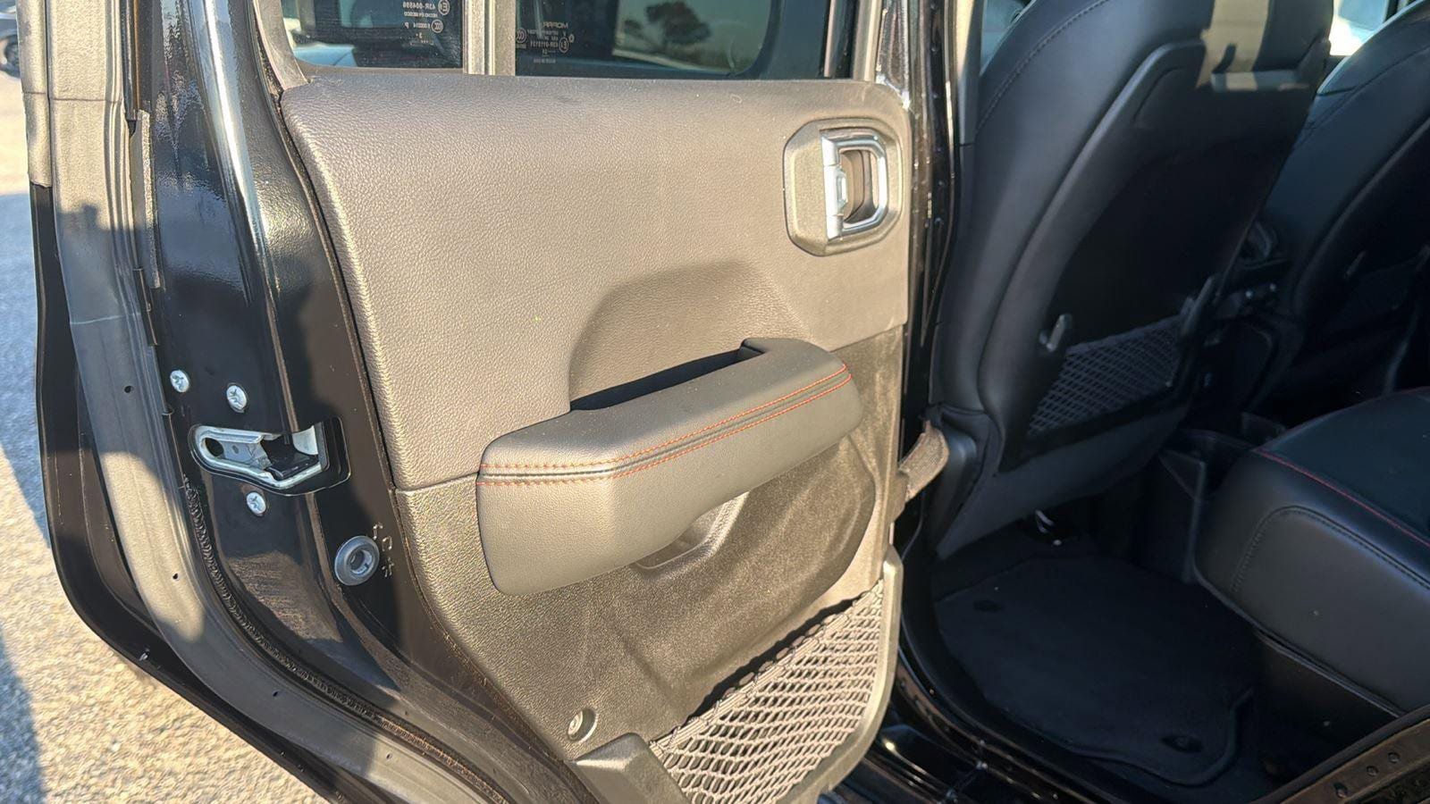 Used 2024 Jeep Gladiator Rubicon AWD/4WD image 19