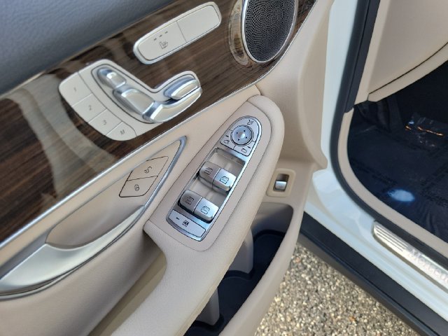 Used 2022 Mercedes-Benz GLC 300 4MATIC image 16