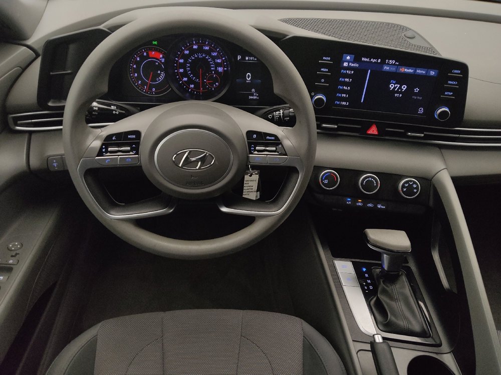 Used 2022 Hyundai Elantra SE FWD image 22