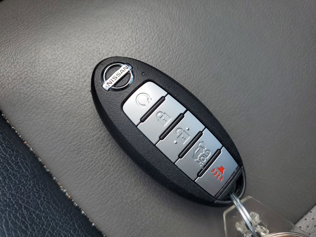 Used 2020 Nissan Pathfinder SL FWD image 25