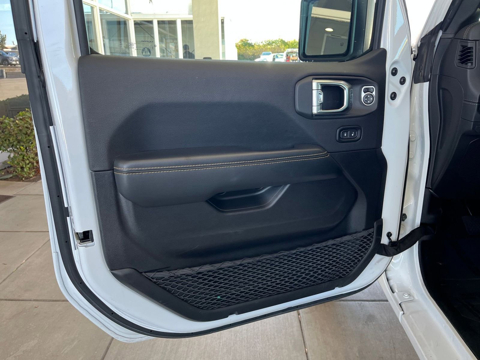 Used 2025 Jeep Wrangler Sahara image 20