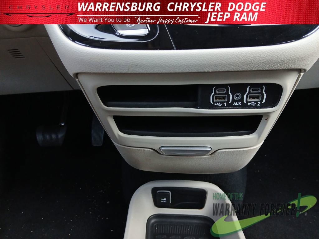 Used 2023 Chrysler Pacifica Touring-L image 27