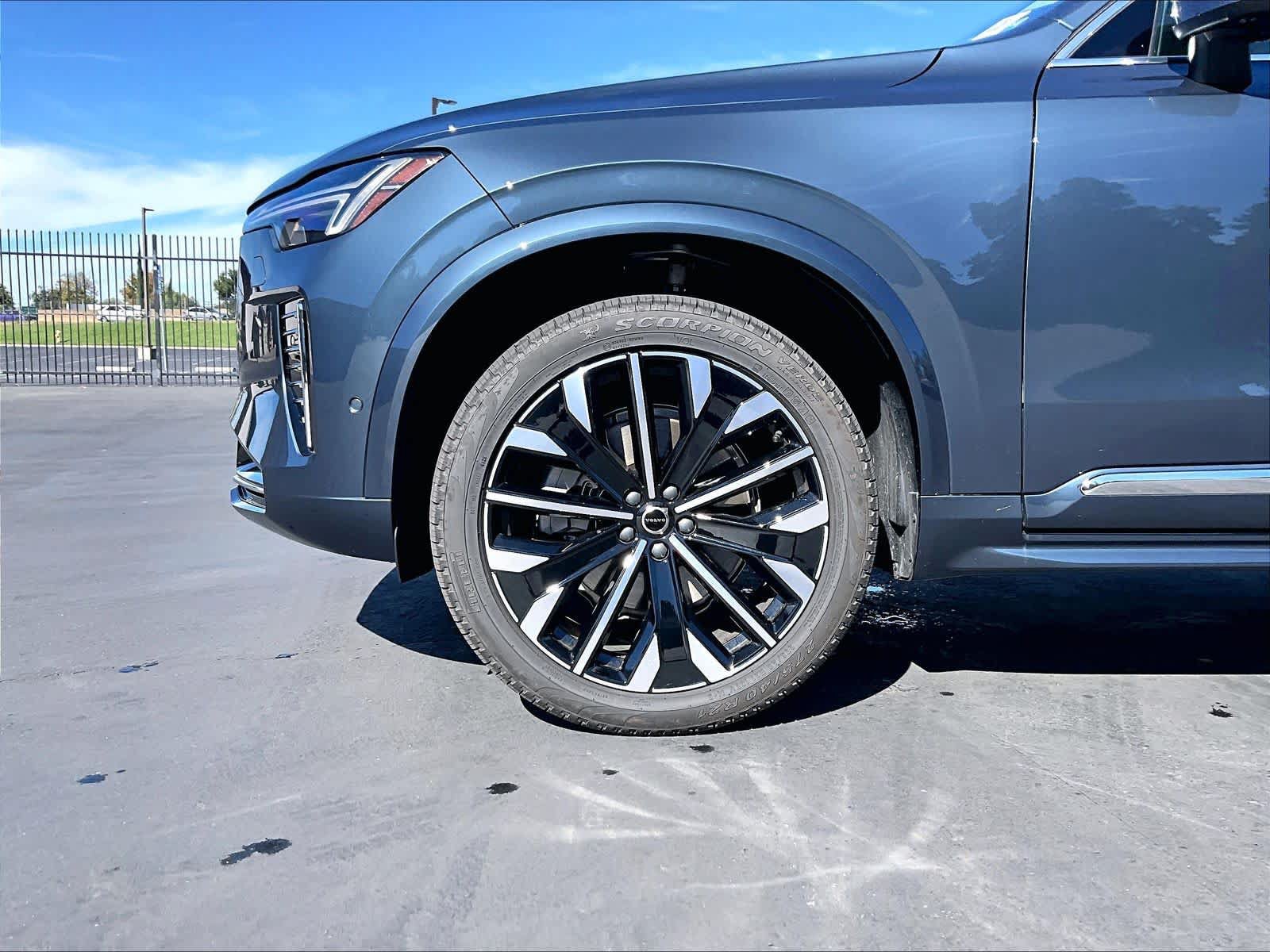Used 2026 Volvo XC90 B5 Plus w/ Protection Package AWD/4WD image 12