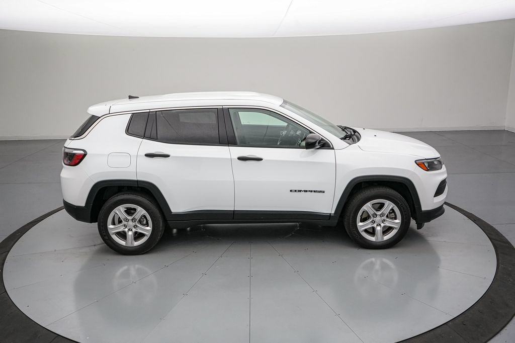 Used 2023 Jeep Compass Sport AWD/4WD image 3