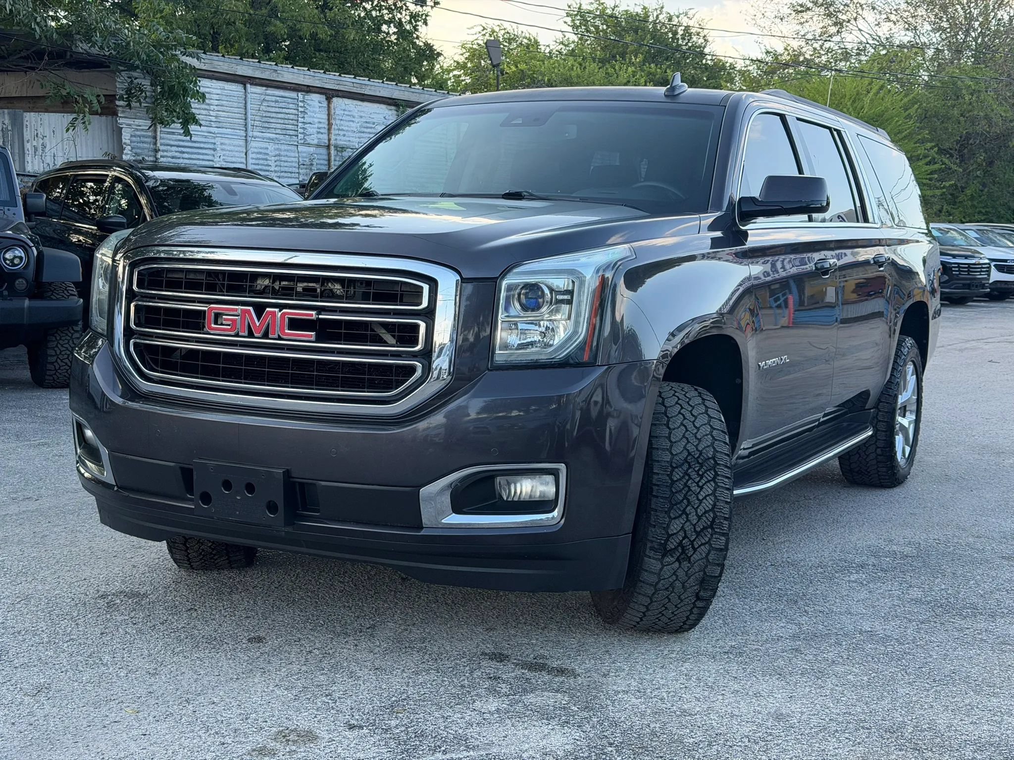 Used 2016 GMC Yukon XL SLT RWD image 2