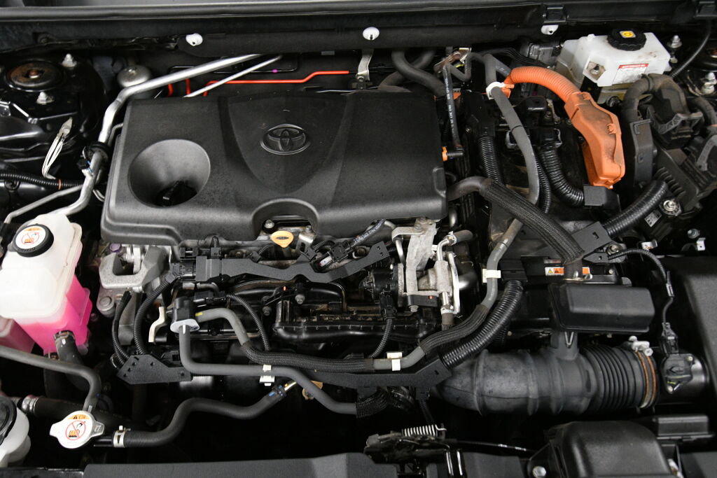 Used 2020 Toyota RAV4 LE w/ Carpet Mat Package image 33