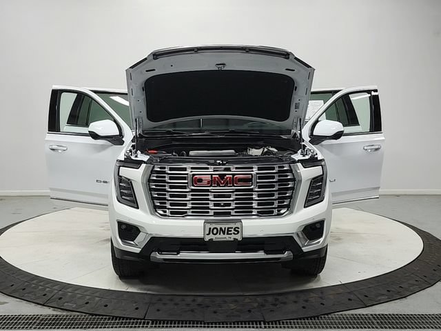 Used 2025 GMC Yukon XL Denali AWD/4WD image 11