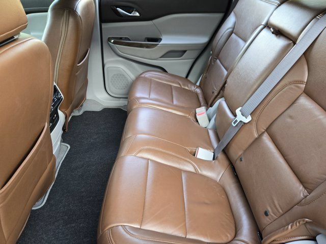 Used 2020 GMC Acadia SLE w/ Driver Convenience Package FWD image 31