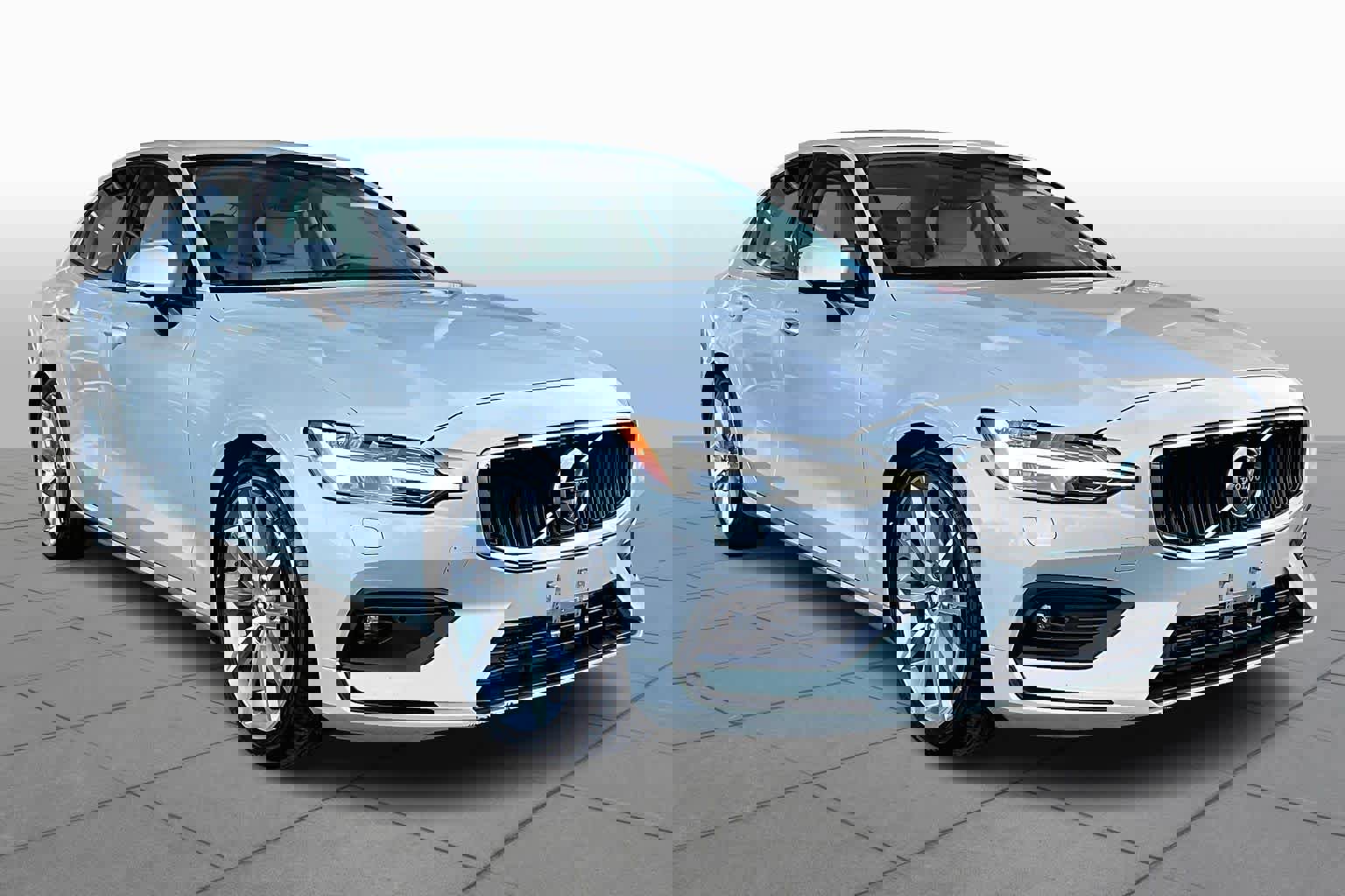 Used 2020 Volvo S60 T5 Momentum image 2