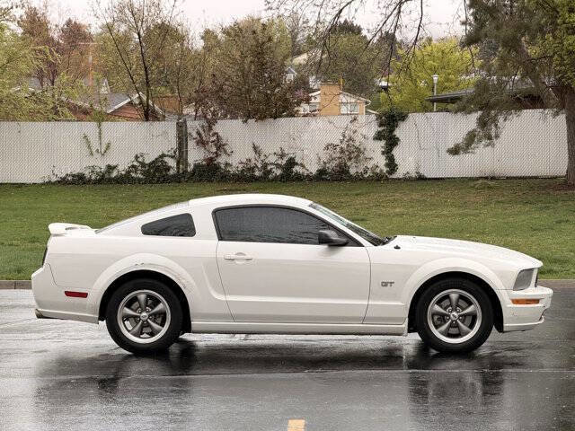 Used 2006 Ford Mustang GT RWD image 3
