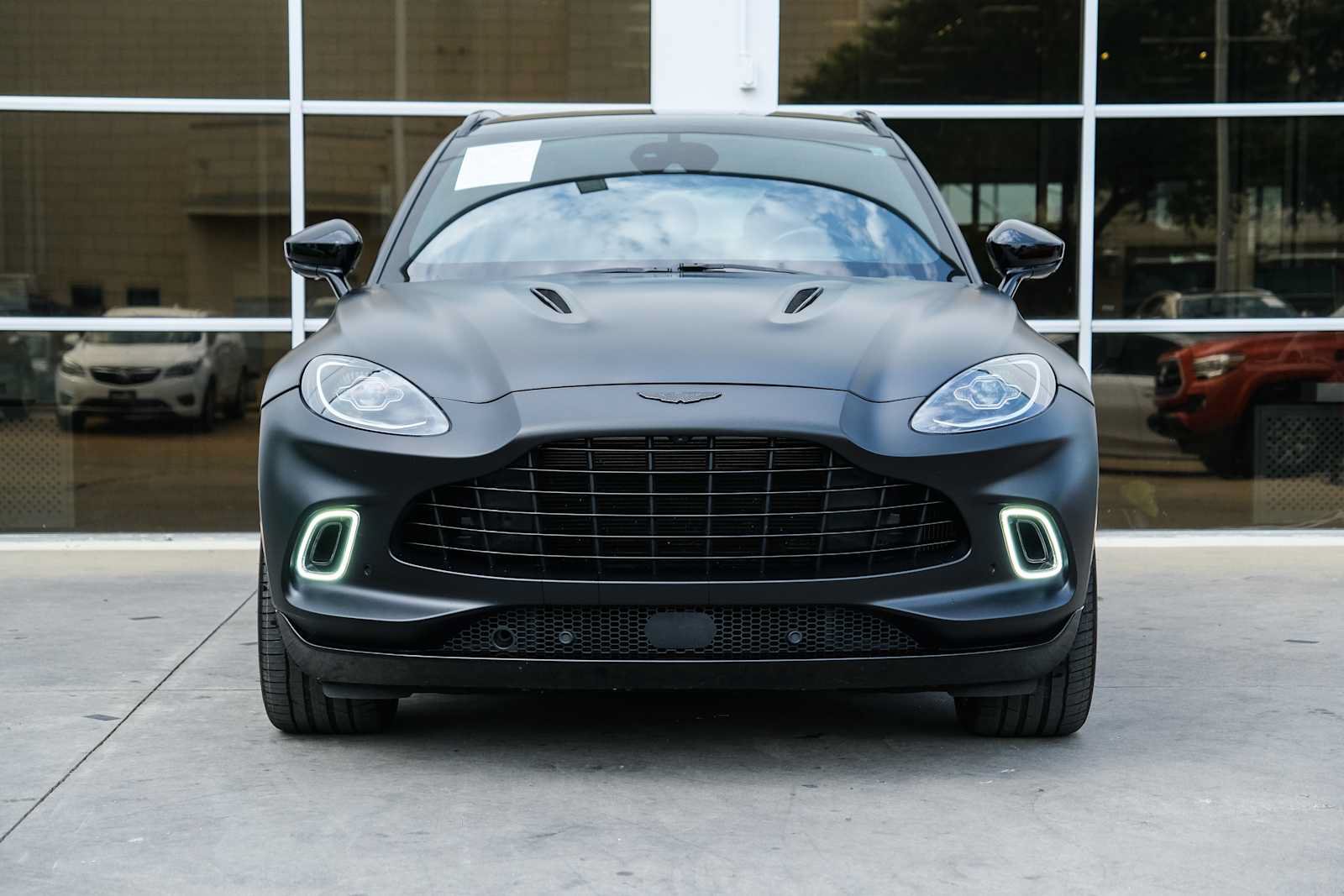 Used 2023 Aston Martin DBX AWD/4WD image 3