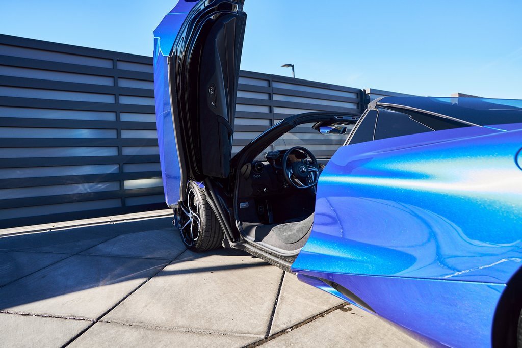 Used 2024 McLaren 750S Spider image 32