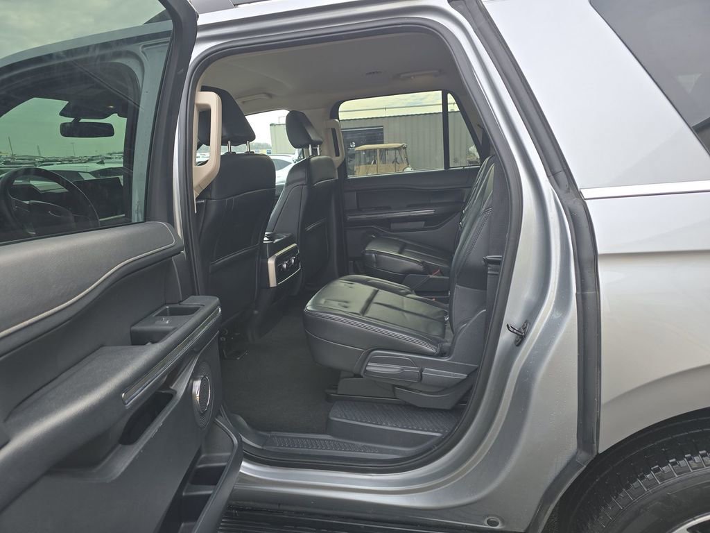 Used 2024 Ford Expedition Max XLT image 3
