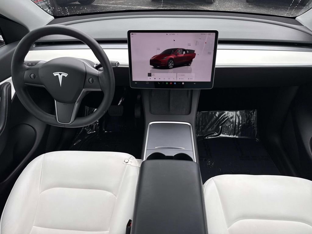 Used 2022 Tesla Model Y Long Range image 16