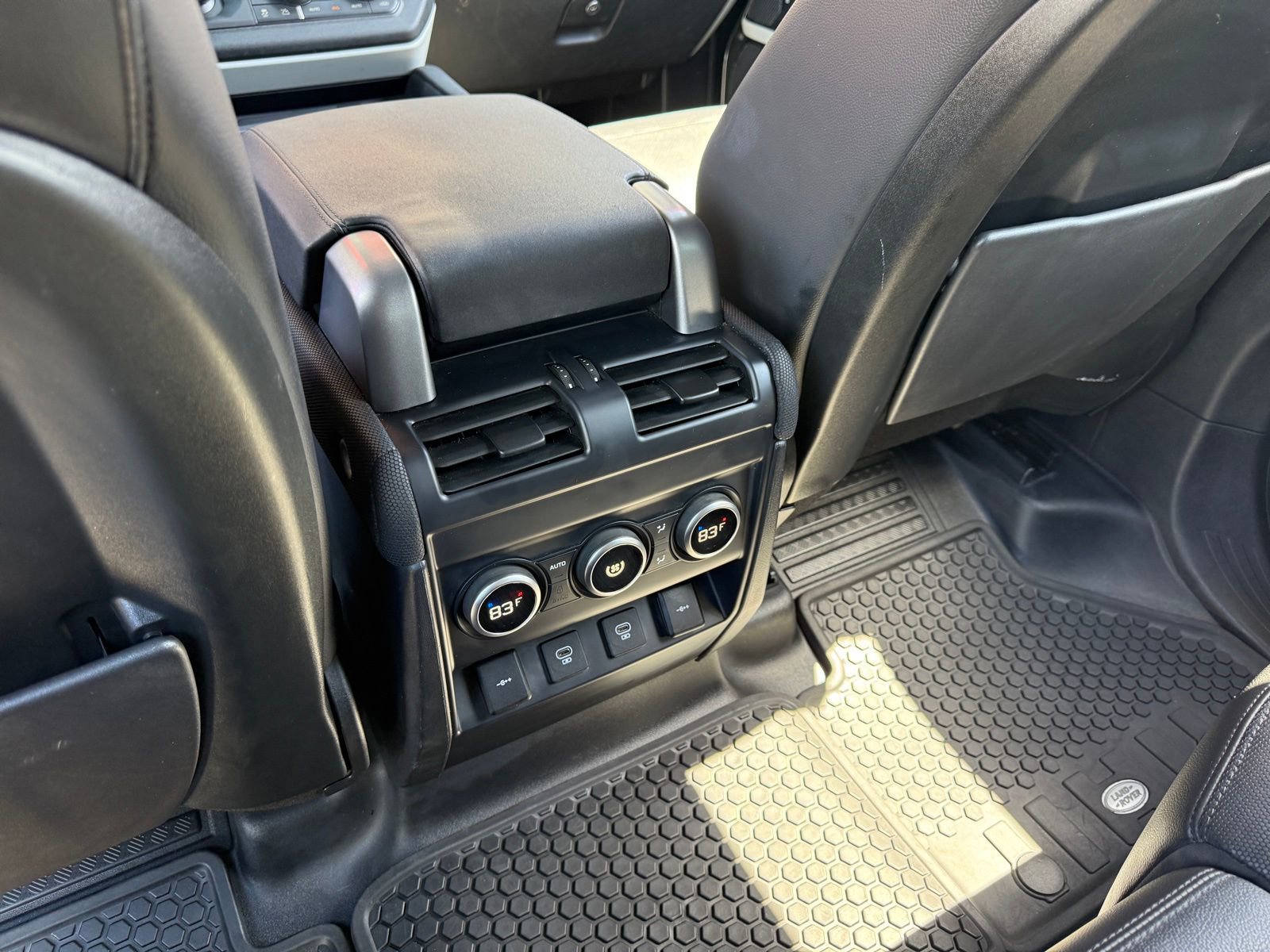 Used 2022 Land Rover Defender 110 X-Dynamic SE image 24