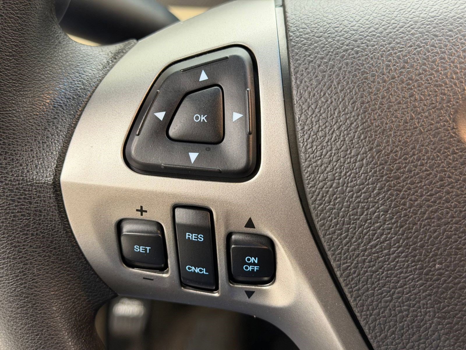 Used 2017 Ford Taurus SE image 15