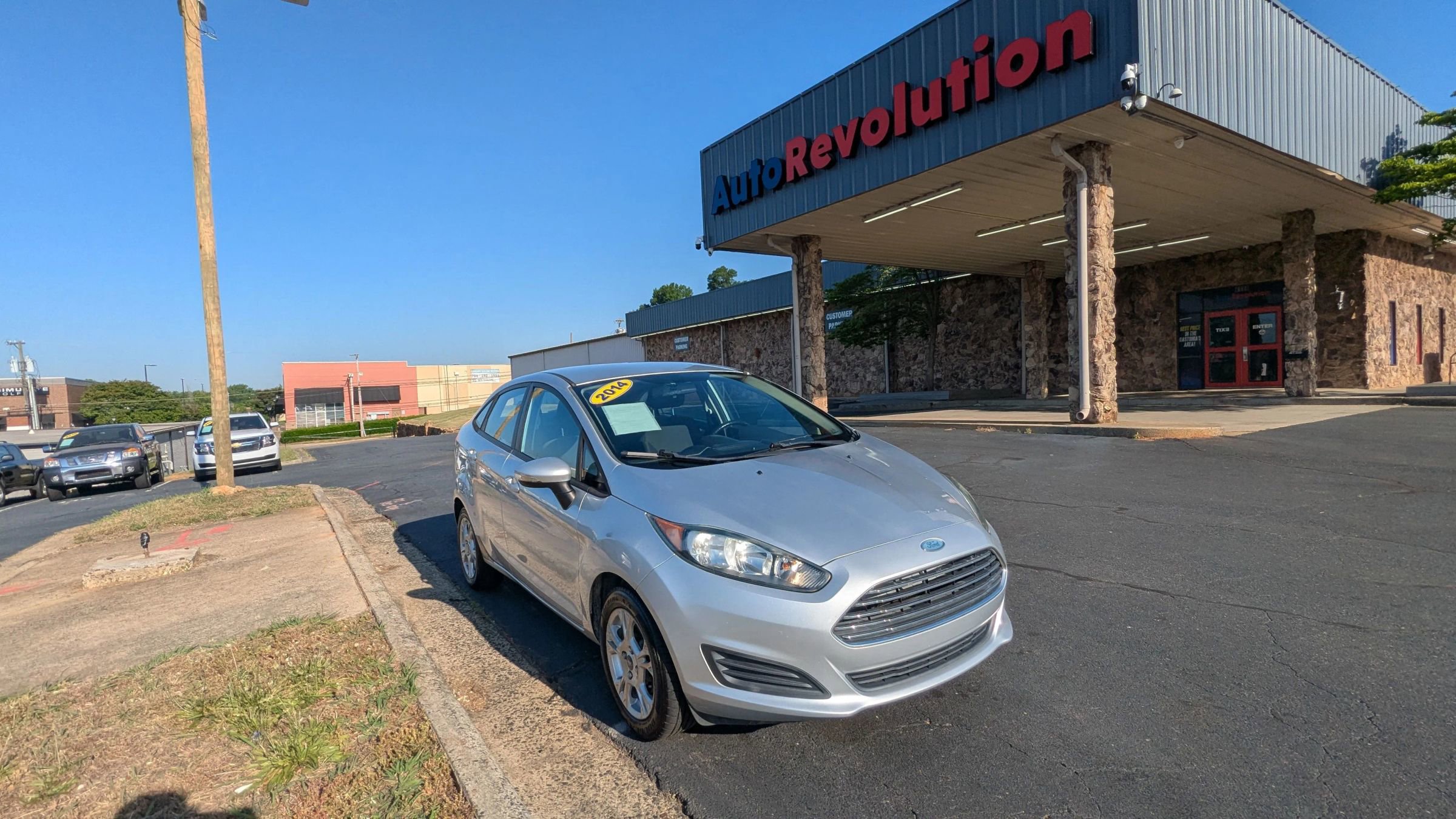 Used 2014 Ford Fiesta SE FWD image 1