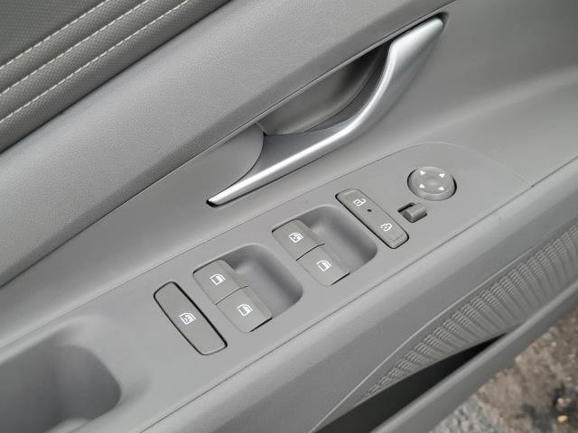 Used 2025 Hyundai Elantra SEL FWD image 7