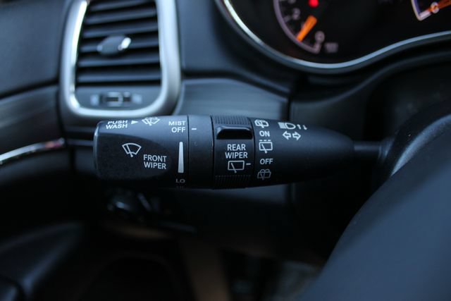 Used 2019 Jeep Grand Cherokee Limited w/ Trailer Tow Group IV AWD/4WD image 9