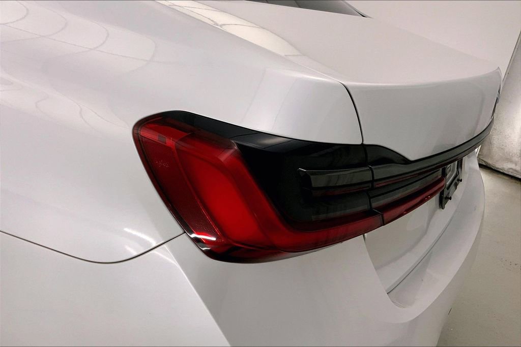 Used 2020 BMW 740i xDrive w/ M Sport Package image 28