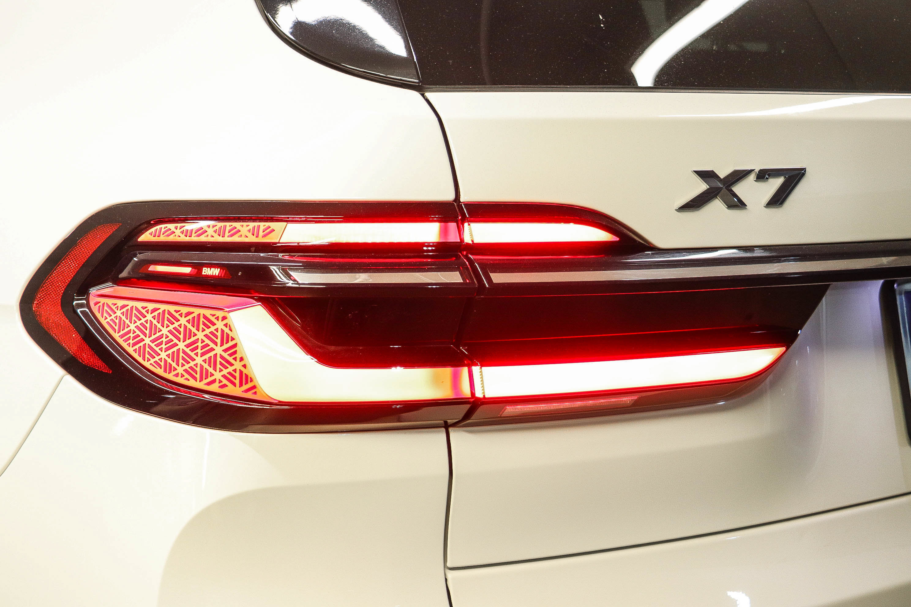 Used 2024 BMW X7 xDrive40i w/ Executive Package AWD/4WD image 7