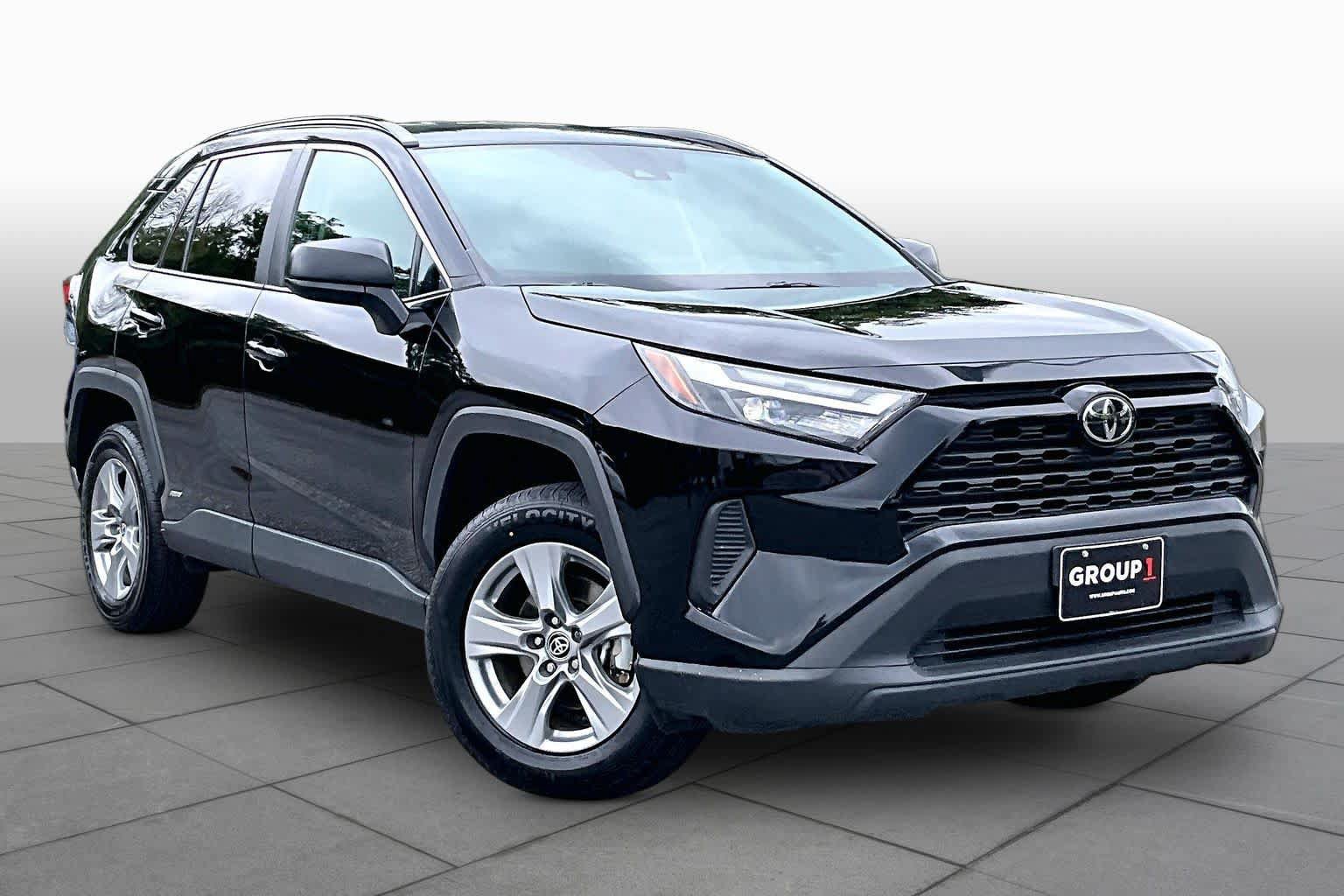 Used 2025 Toyota RAV4 LE AWD/4WD image 3