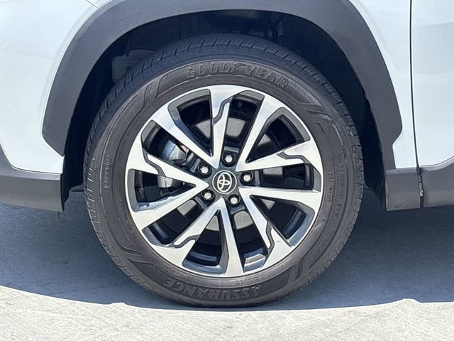 Used 2022 Toyota Corolla Cross XLE w/ Convenience Package FWD image 10