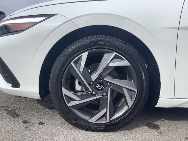 Used 2025 Hyundai Elantra SEL w/ Cargo Package FWD image 38