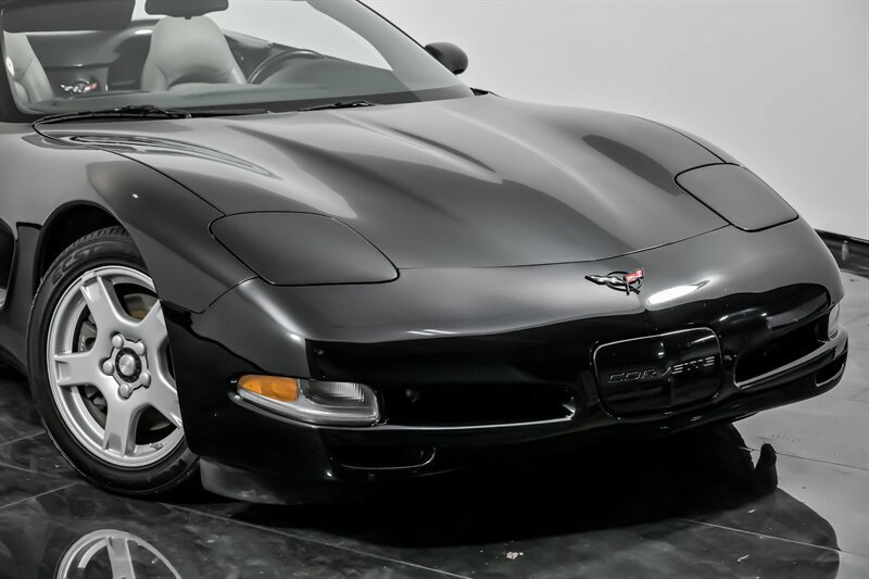 Used 1998 Chevrolet Corvette Convertible RWD image 2