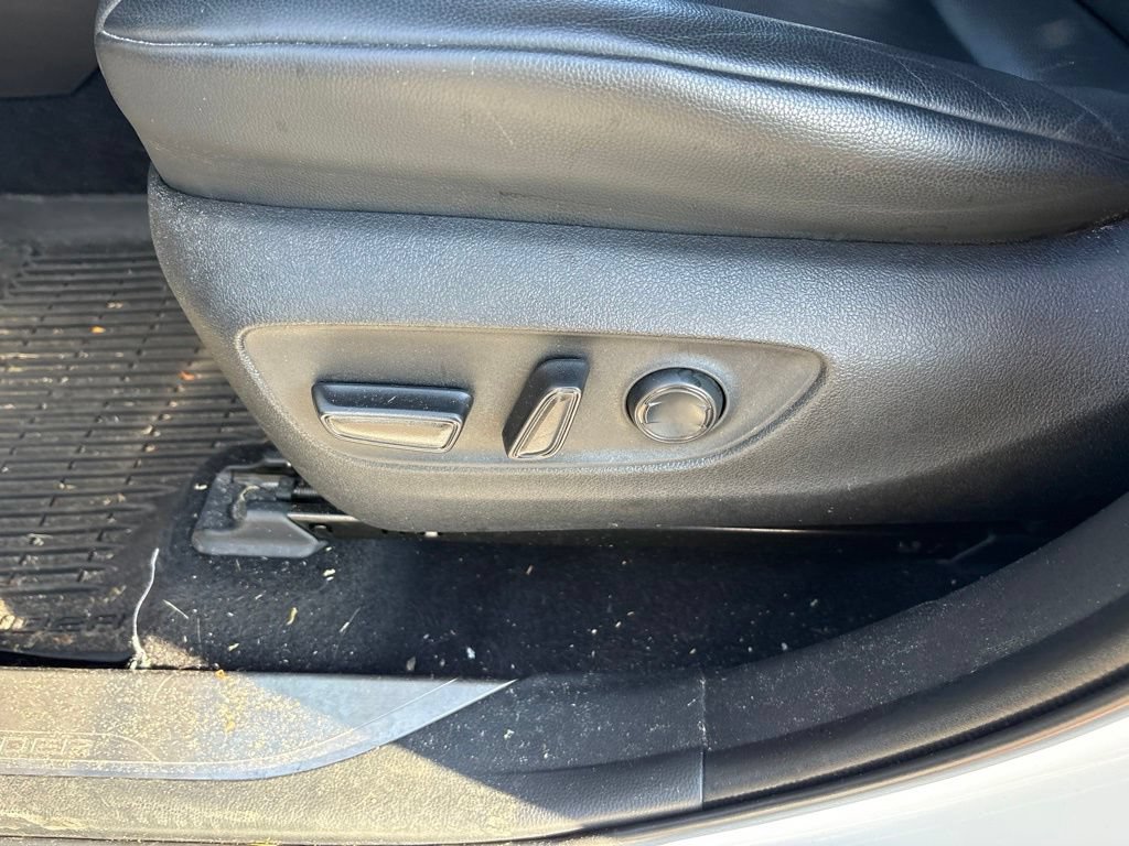 Used 2022 Toyota Highlander XLE AWD/4WD image 18