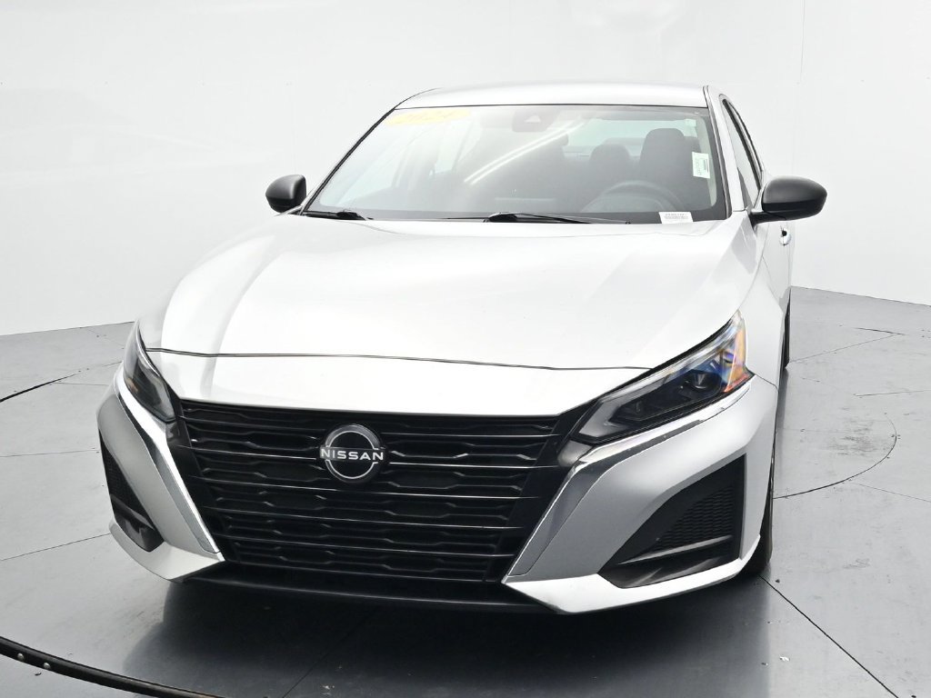 Used 2024 Nissan Altima 2.5 SV FWD image 3