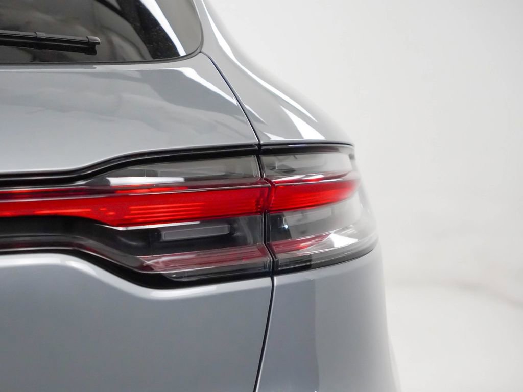 Used 2026 Porsche Macan image 12