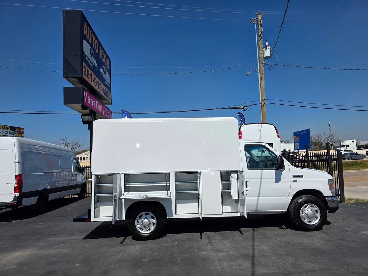 Used 2019 Ford E-350 and Econoline 350 Super Duty w/ Power Windows & Locks Group image 5
