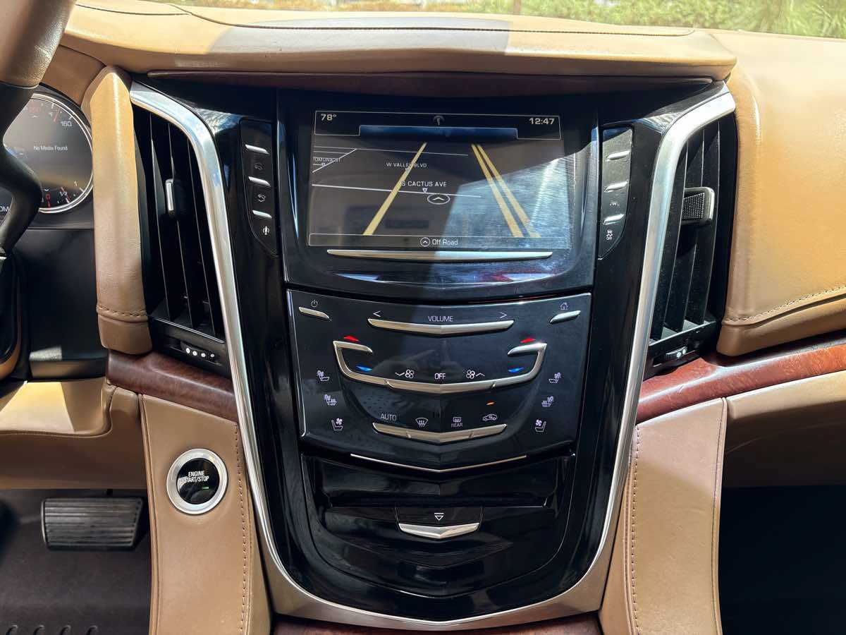 Used 2016 Cadillac Escalade Platinum AWD/4WD image 30