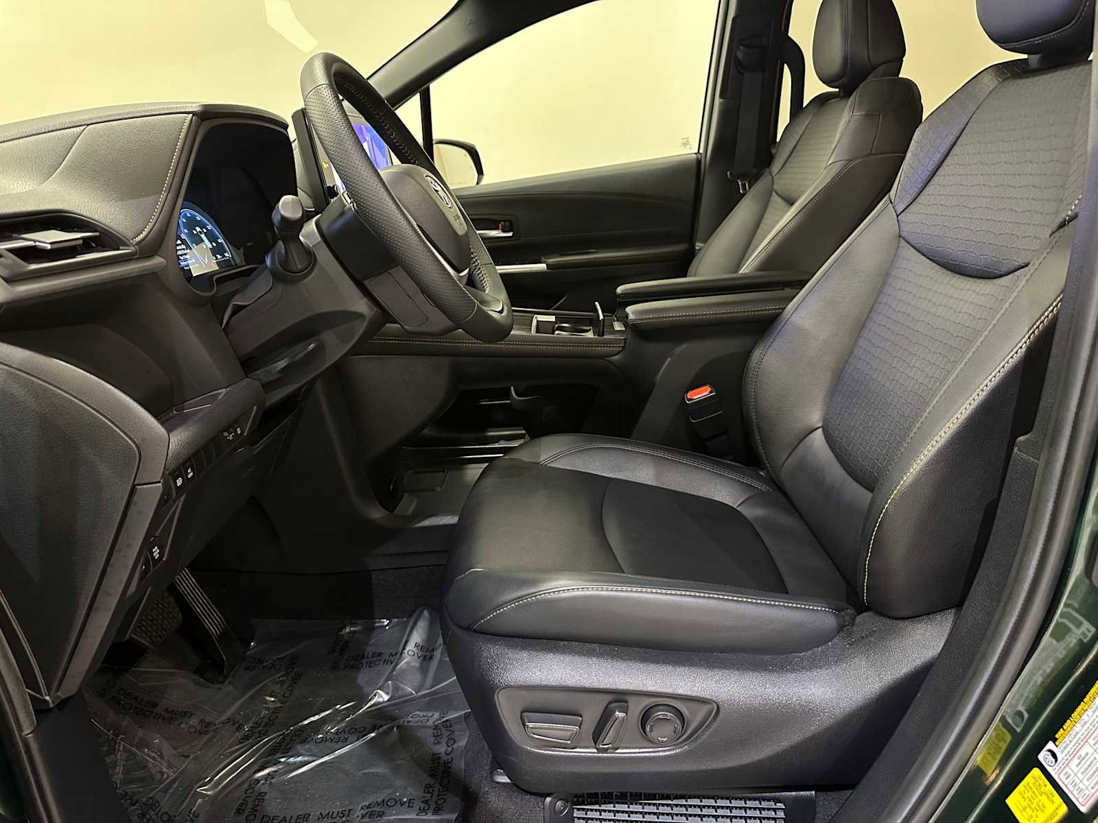 Certified 2025 Toyota Sienna XLE Woodland Edition image 23