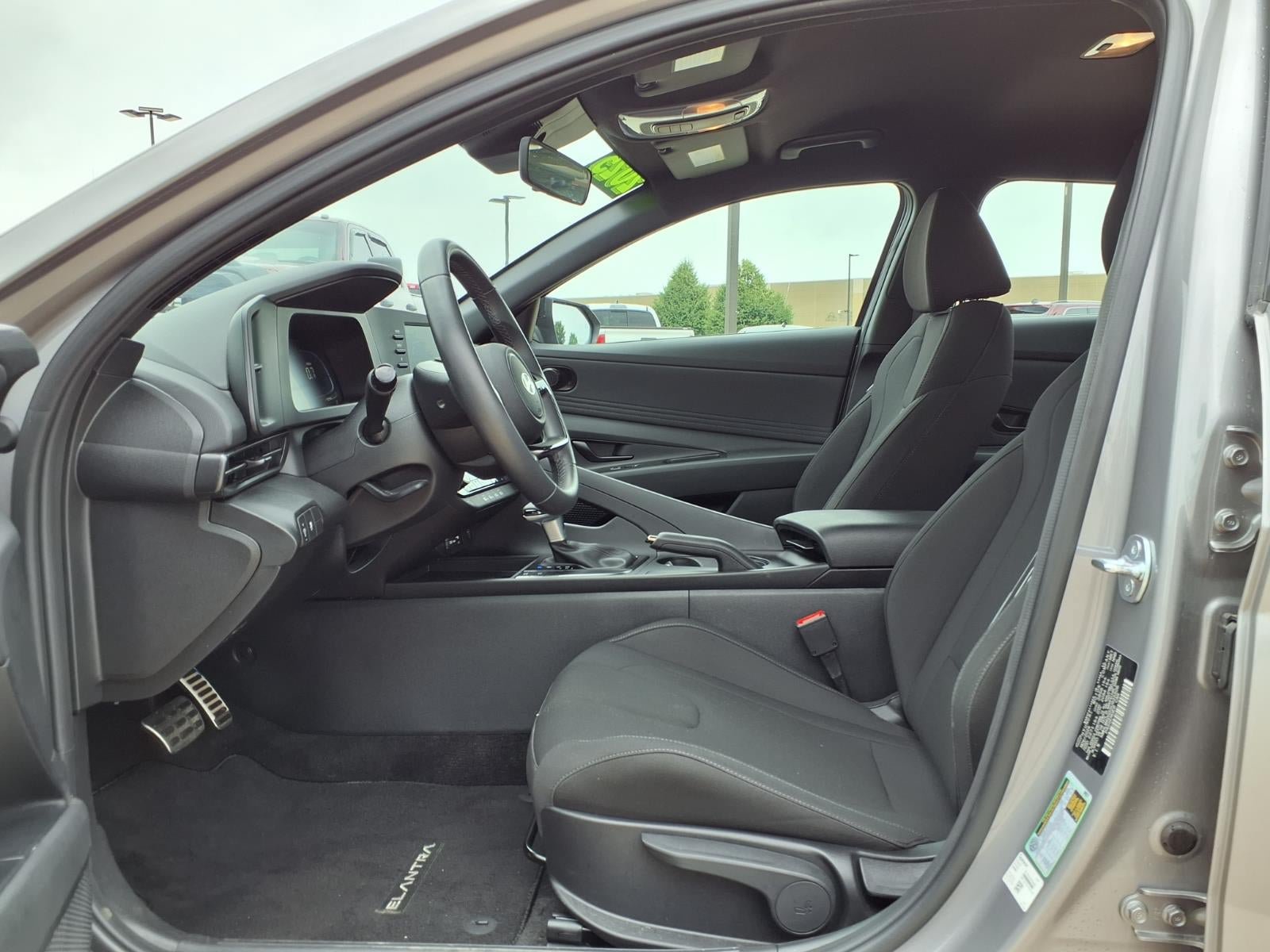 Used 2025 Hyundai Elantra Sport FWD image 17
