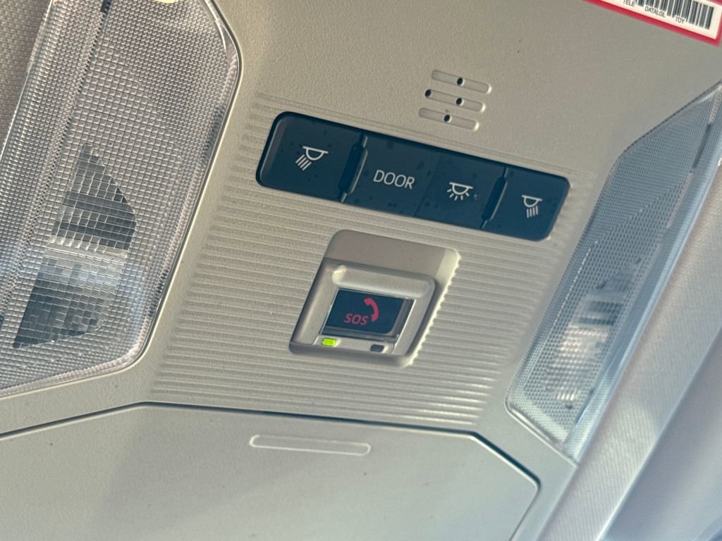 Used 2022 Toyota RAV4 LE image 29