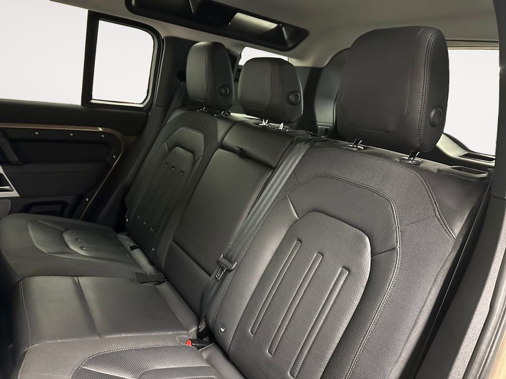 Used 2020 Land Rover Defender 110 SE AWD/4WD image 13