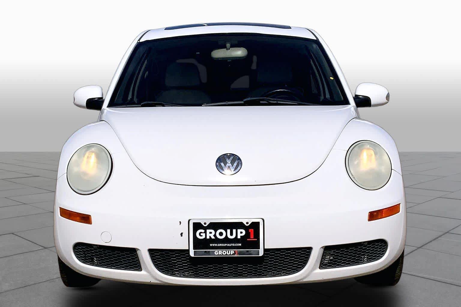 Used 2010 Volkswagen Beetle Coupe FWD image 3