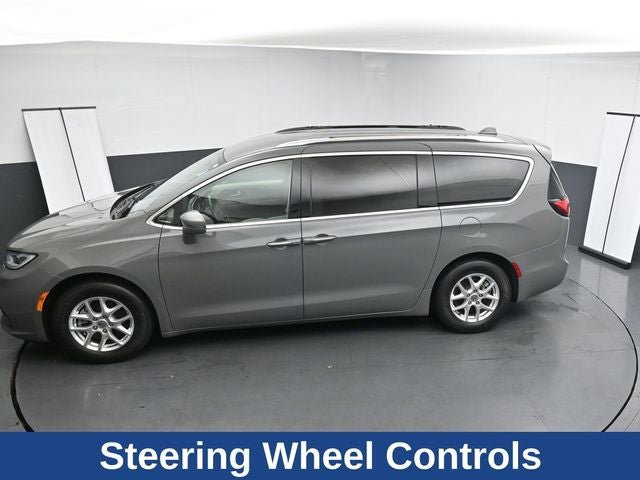 Used 2021 Chrysler Pacifica Touring-L image 22
