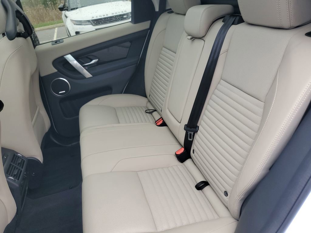 Used 2025 Land Rover Discovery Sport S image 31