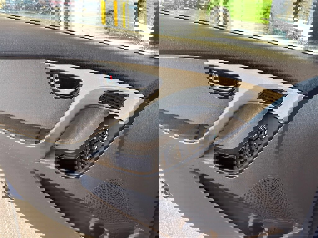 Used 2015 Hyundai Elantra SE image 16