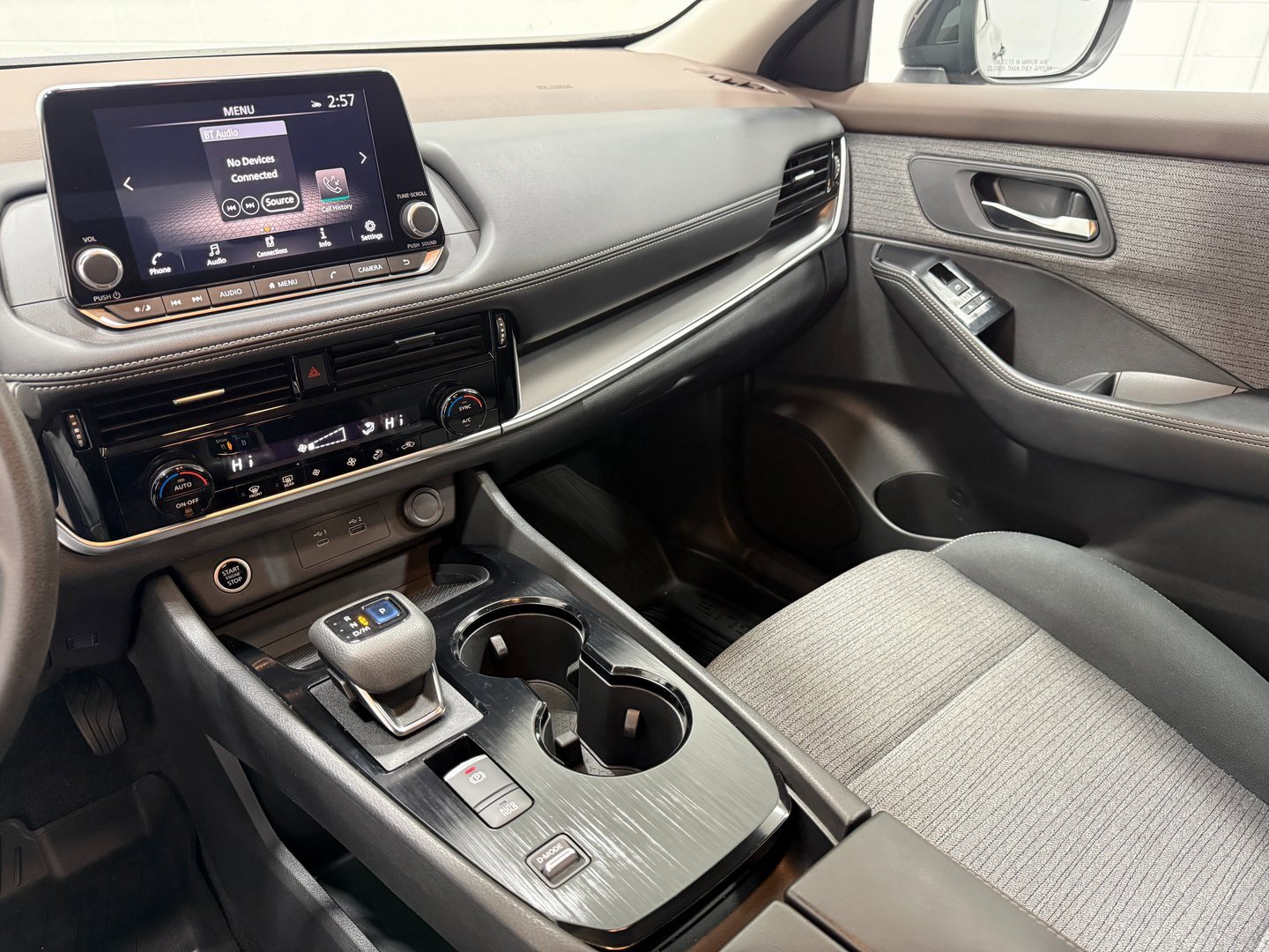 Used 2022 Nissan Rogue SV image 12