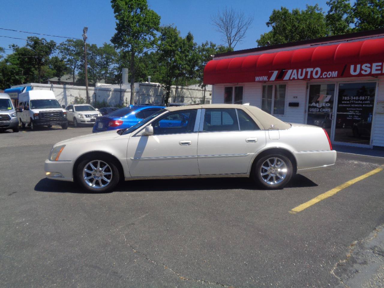 Used 2011 Cadillac DTS Luxury FWD image 10